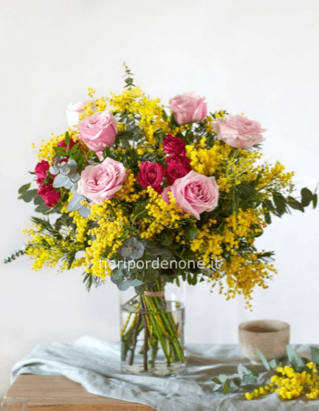 bouquet rose assortite e mimosa