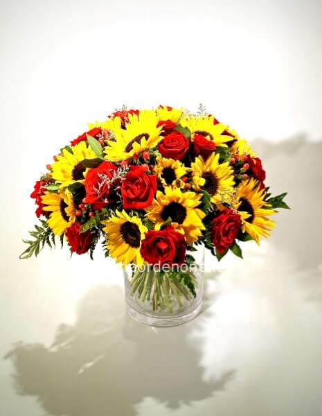 Bouquet girasoli e rose rosse