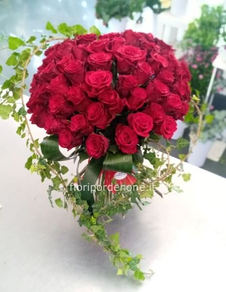 Cuore di 50 rose rosse