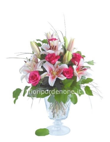Mazzo di lilium e rose tonalita rosa
