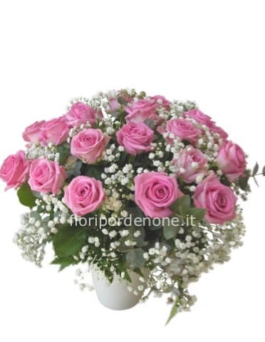 Bouquet di rose rosa e gypsofila